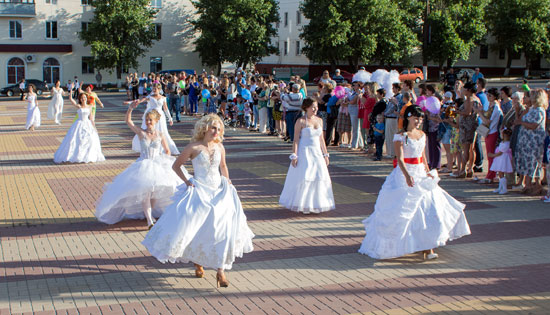 Парад Невест в Лисках